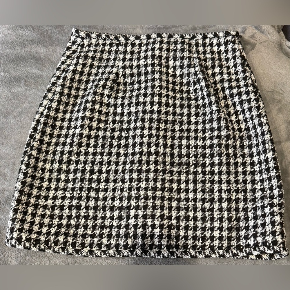 Madison d’ Amelie Black and White Houndstooth Skirt